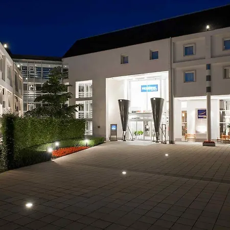 Novotel Centrum Hotel 4*